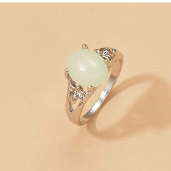 LLK Jewelry - LAST ONE: Glow in the dark ring